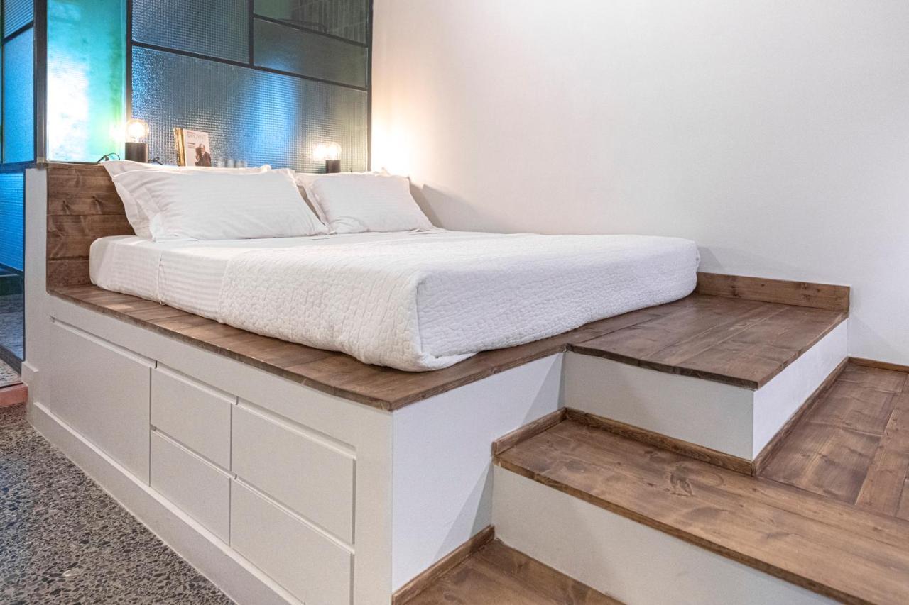 Hidesign The Getaway * Athens
